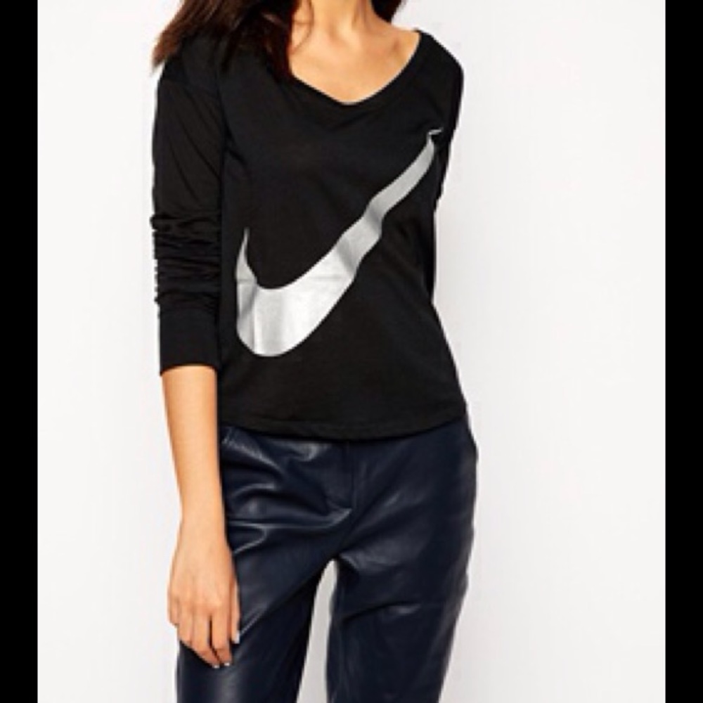 Nike Prep Large Swoosh Long-Sleeve T-Shirt-XS